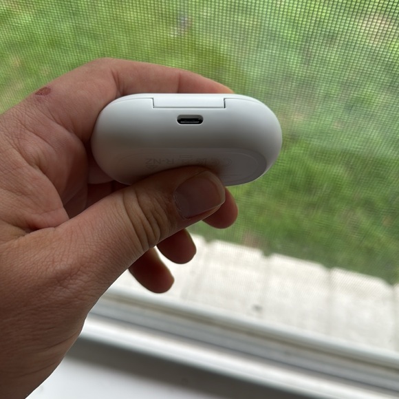 Samsung Wireless Earbuds with Charging Case - Picture 4 of 4